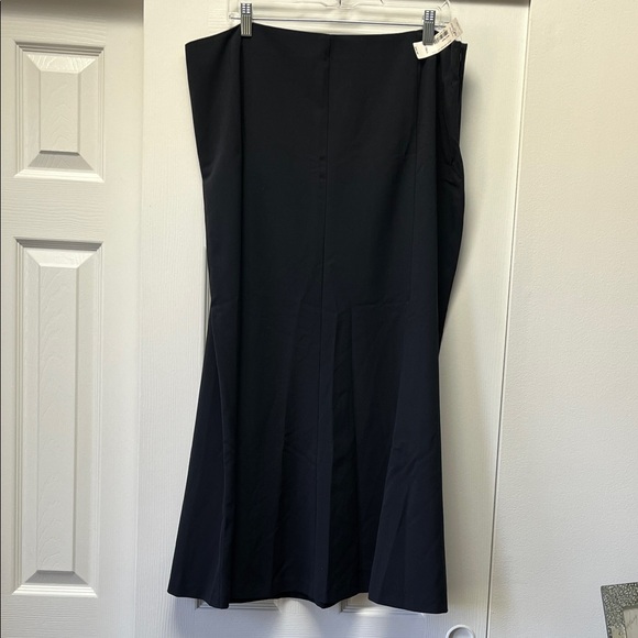 East 5th Dresses & Skirts - East5th Skirt NWT